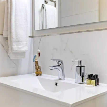 Vista Piscina Y Gran Terraza Ref Cadiz 111 Marbella